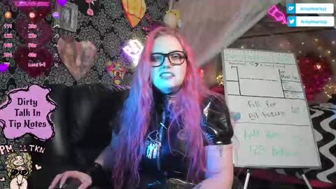 Snapshot of artsyheartsyy chatting on 14, 10, 2025 ArtsyHeartsyy online show from 14, 10, 2025