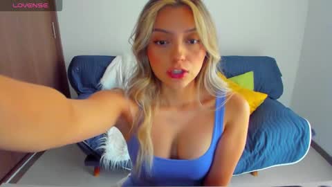 Snapshot of ary_cam230 chatting on 12, 10, 2025 Zahaara online show from 12, 10, 2025