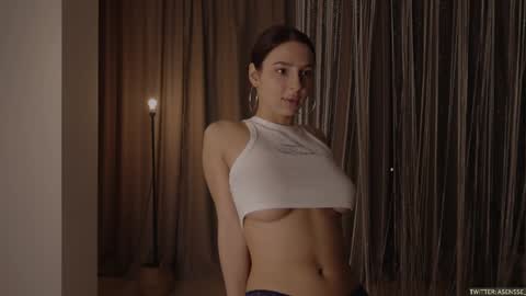 Snapshot of asensse chatting on 13, 1, 2025 Call me Ann online show from 13, 1, 2025