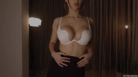 Snapshot of asensse chatting on 22, 1, 2025 Call me Ann online show from 22, 1, 2025