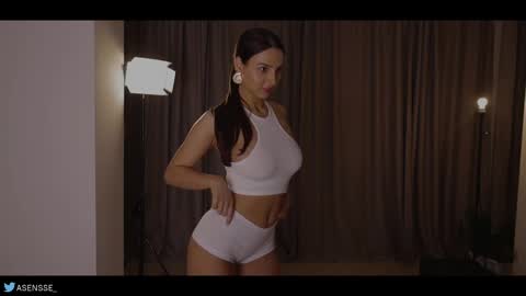 Snapshot of asensse chatting on 5, 3, 2025 Call me Ann online show from 5, 3, 2025