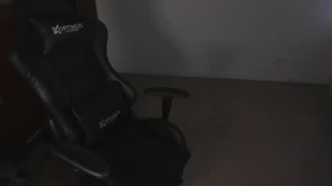 ash_smith1 online show from 12, 12, 2024