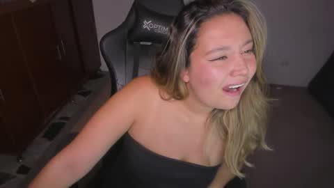 ash_smith1 online show from 14, 11, 2025