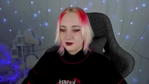 Snapshot of asheluck chatting on 1, 2, 2025 AshleyAshe online show from 1, 2, 2025