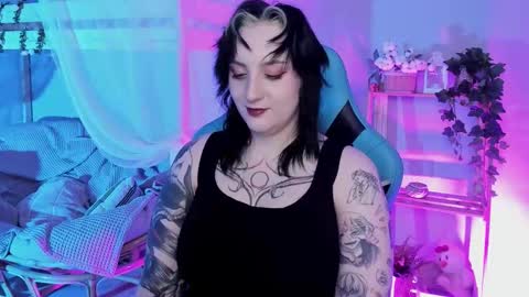 Snapshot of asheluck chatting on 8, 10, 2025 AshleyAshe online show from 8, 10, 2025