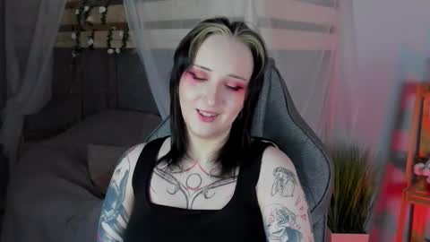 Snapshot of asheluck chatting on 16, 11, 2025 AshleyAshe online show from 16, 11, 2025