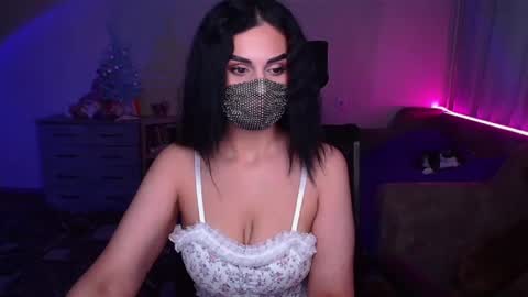   Yasmina   online show from 25, 1, 2025