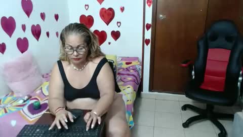 ashley pink11 online show from 28, 1, 2025