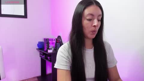 Snapshot of ashleybazan1 chatting on 18, 11, 2025 Ashley online show from 18, 11, 2025