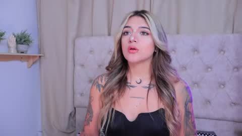 Ashley Lauren online show from 16, 12, 2024