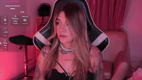 Ashley Lauren online show from 18, 12, 2025