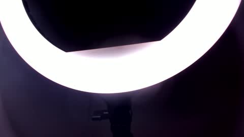 ashlybenison online show from 9, 1, 2025