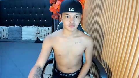 Snapshot of asianhugescott chatting on 6, 10, 2025 VICTORIA SCOTT online show from 6, 10, 2025