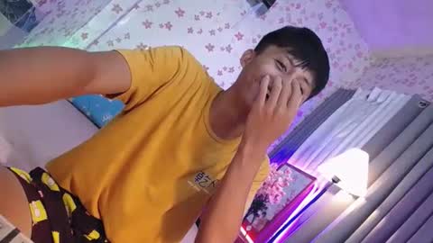 Snapshot of asiansmokeyxx chatting on 18, 2, 2025 prince online show from 18, 2, 2025