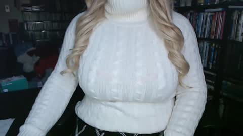 Snapshot of aspen_vale chatting on 20, 10, 2025 Aspen Vale online show from 20, 10, 2025