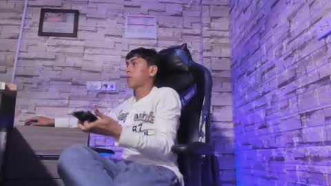 Derek online show from 12, 10, 2025