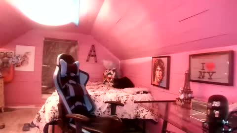 Snapshot of athena_the_godess chatting on 20, 12, 2025 xoxo G0DD3SS xoxox online show from 20, 12, 2025