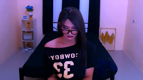 Snapshot of athisamoore chatting on 26, 10, 2025 athisamoore online show from 26, 10, 2025