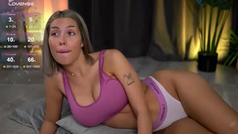 Snapshot of audreyzanne chatting on 15, 10, 2025 Isabella online show from 15, 10, 2025