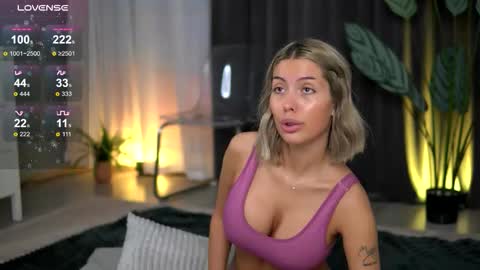 Snapshot of audreyzanne chatting on 3, 11, 2025 Isabella online show from 3, 11, 2025