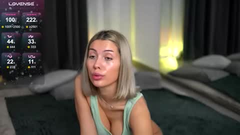 Snapshot of audreyzanne chatting on 6, 11, 2025 Isabella online show from 6, 11, 2025