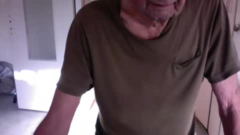 Snapshot of auguste061400 chatting on 18, 12, 2025 auguste061400 online show from 18, 12, 2025