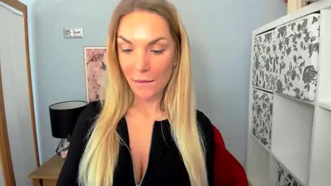 Snapshot of aullorasensual chatting on 30, 12, 2024 AulloraSensual online show from 30, 12, 2024