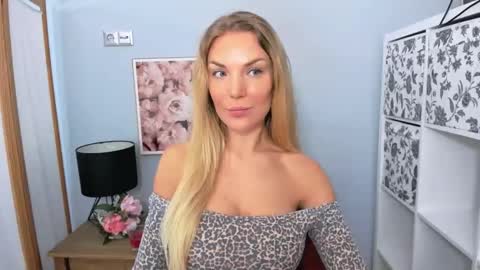 Snapshot of aullorasensual chatting on 19, 2, 2025 AulloraSensual online show from 19, 2, 2025