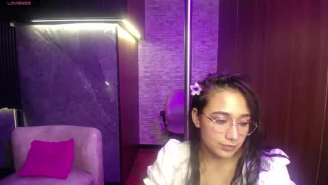 Snapshot of aura_cute_ chatting on 4, 3, 2026 aura_cute_ online show from 4, 3, 2026