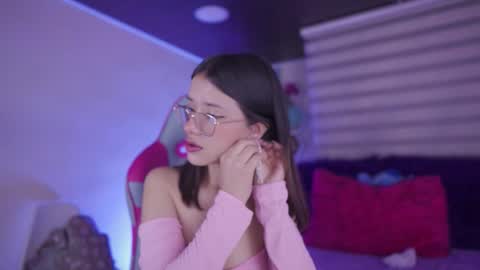 aura_rouss online show from 4, 2, 2026