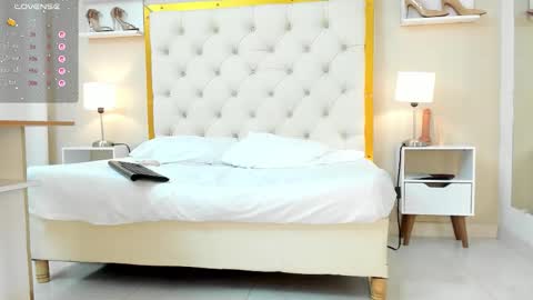 Aura sanders online show from 27, 10, 2025