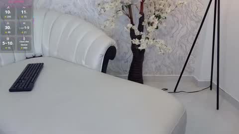 Aura sanders online show from 5, 12, 2025