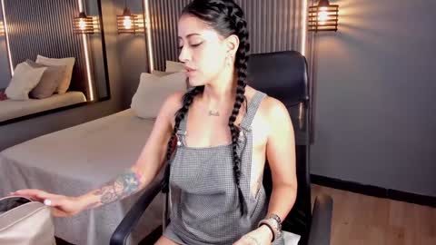 Aura online show from 5, 2, 2025