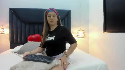 Aura Evans online show from 22, 9, 2025
