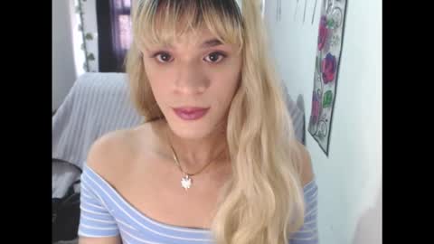 Snapshot of auroraaddams chatting on 6, 11, 2025 AURORA online show from 6, 11, 2025