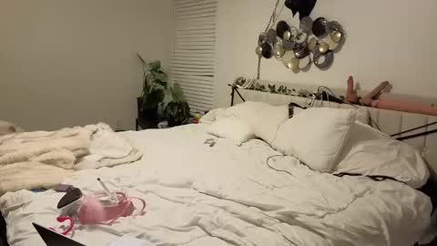 Snapshot of auroraandorion chatting on 1, 11, 2025 Aurora and Orion online show from 1, 11, 2025