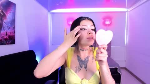 Snapshot of auroradiaz_ chatting on 8, 10, 2025 Aurora Diaz online show from 8, 10, 2025