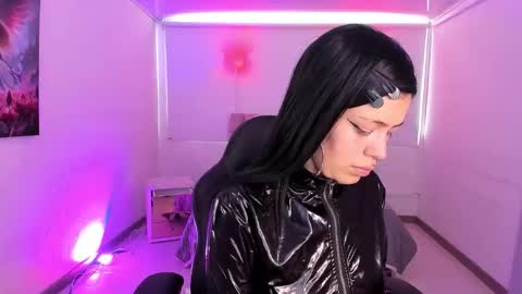 Snapshot of auroradiaz_ chatting on 4, 11, 2025 Aurora Diaz online show from 4, 11, 2025