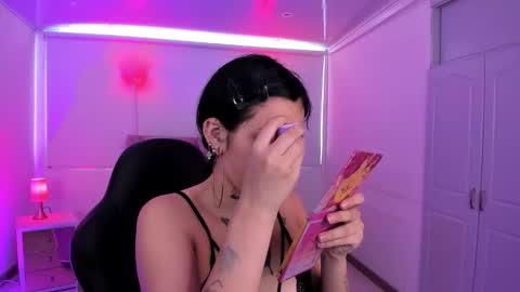 Snapshot of auroradiaz_ chatting on 13, 11, 2025 Aurora Diaz online show from 13, 11, 2025