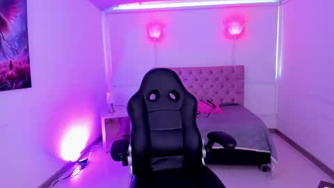 Snapshot of auroradiaz_ chatting on 15, 11, 2025 Aurora Diaz online show from 15, 11, 2025