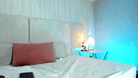Snapshot of auroradurand chatting on 12, 12, 2024 ... ... online show from 12, 12, 2024