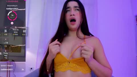 Snapshot of auroramiiller chatting on 5, 11, 2025 Aurora Miiller online show from 5, 11, 2025