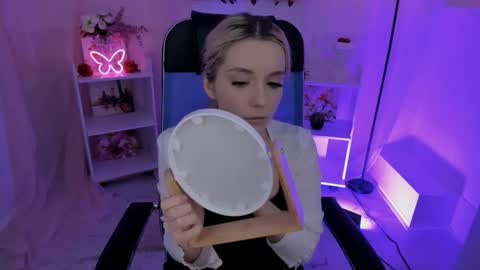 aurorawrenfield online show from 8, 10, 2025