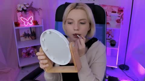 aurorawrenfield online show from 11, 11, 2025