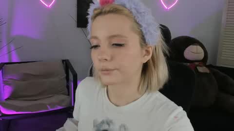 Snapshot of aurorawrenfield chatting on 6, 3, 2026 aurorawrenfield online show from 6, 3, 2026