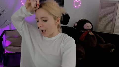 Snapshot of aurorawrenfield chatting on 12, 3, 2026 aurorawrenfield online show from 12, 3, 2026