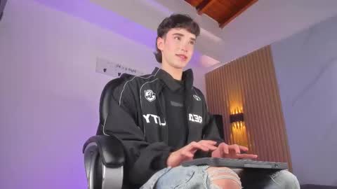 Snapshot of austin_rouse chatting on 4, 3, 2026 austin_rouse online show from 4, 3, 2026