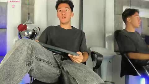 Snapshot of austinreeds chatting on 22, 3, 2026 austinreeds online show from 22, 3, 2026