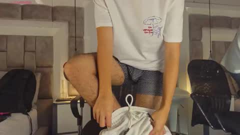 Snapshot of austinreeds chatting on 25, 3, 2026 austinreeds online show from 25, 3, 2026