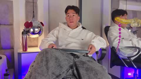 Snapshot of austinreeds chatting on 7, 4, 2026 austinreeds online show from 7, 4, 2026